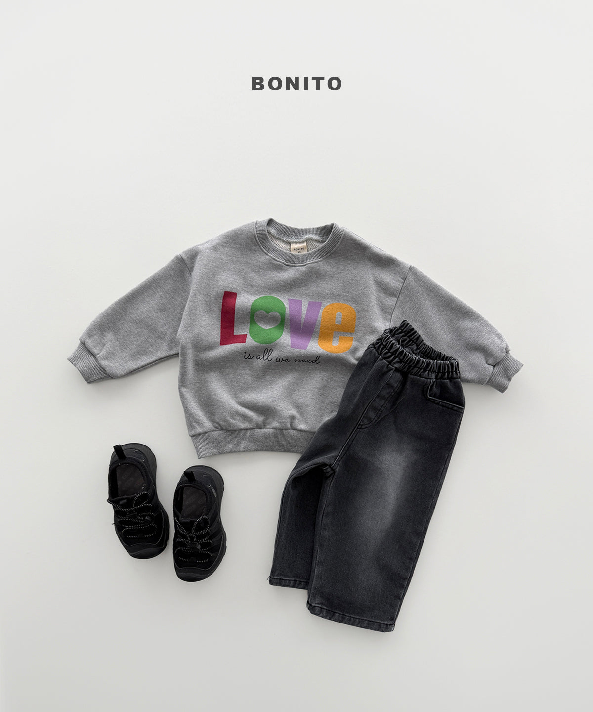 32.Love Sweatshirt