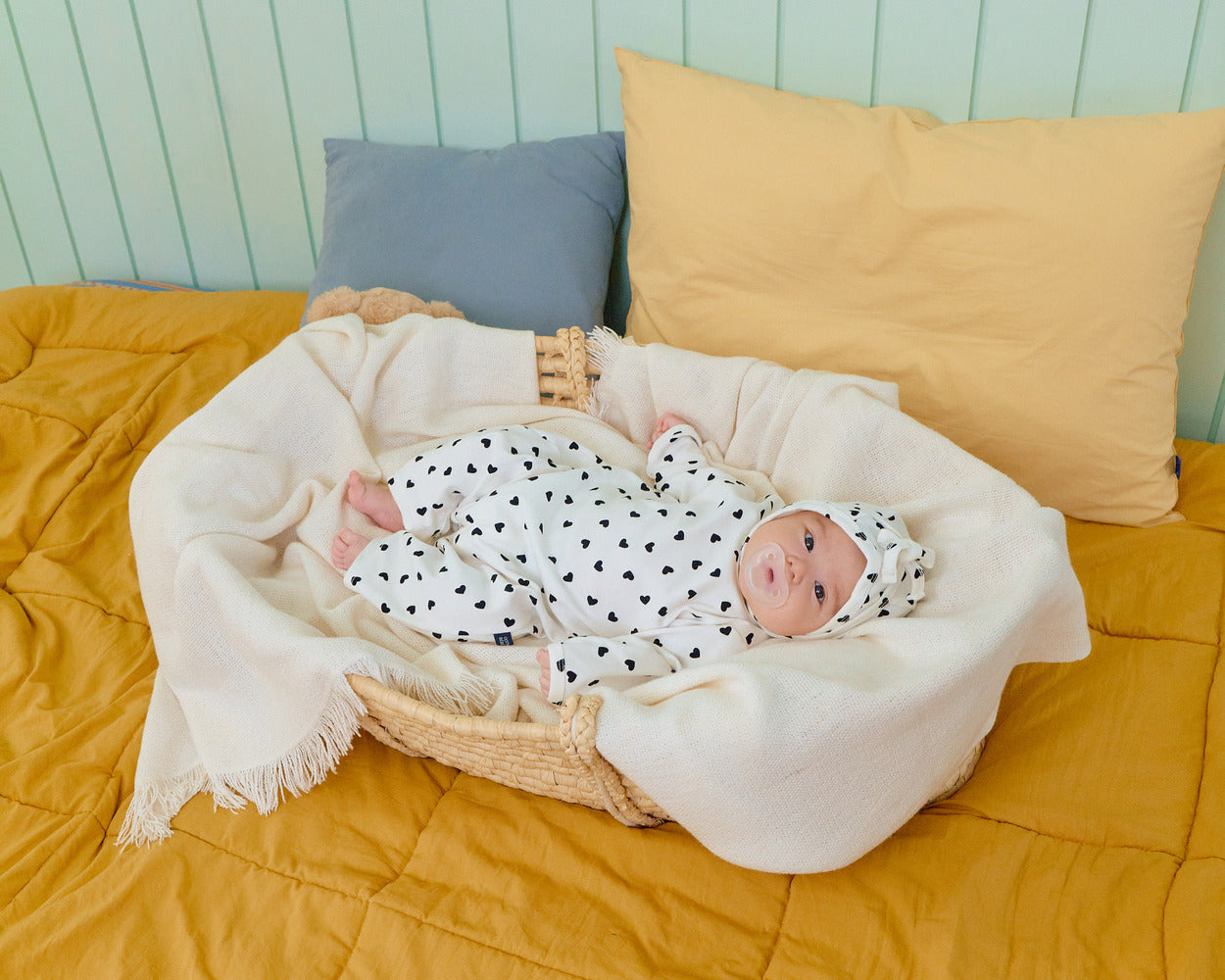 【PRE-ODER〆8.9(sun)】32.(Bebe) Petit Heart Full-Length Romper + Bonnet Set | oottbebe