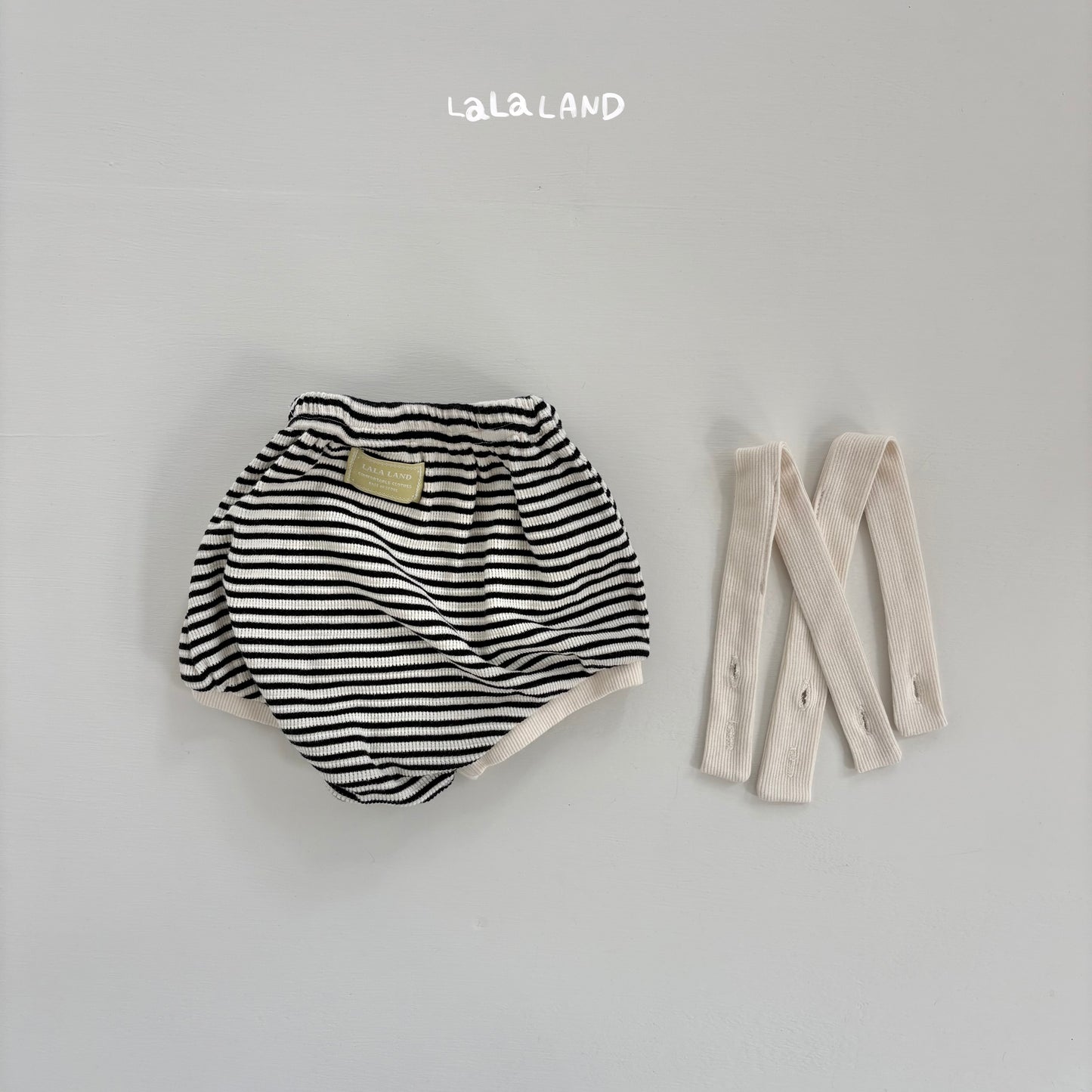 【PREORDER受付終了、ご希望はお問い合わせください。】32.Baby Honey Bee Bloomers