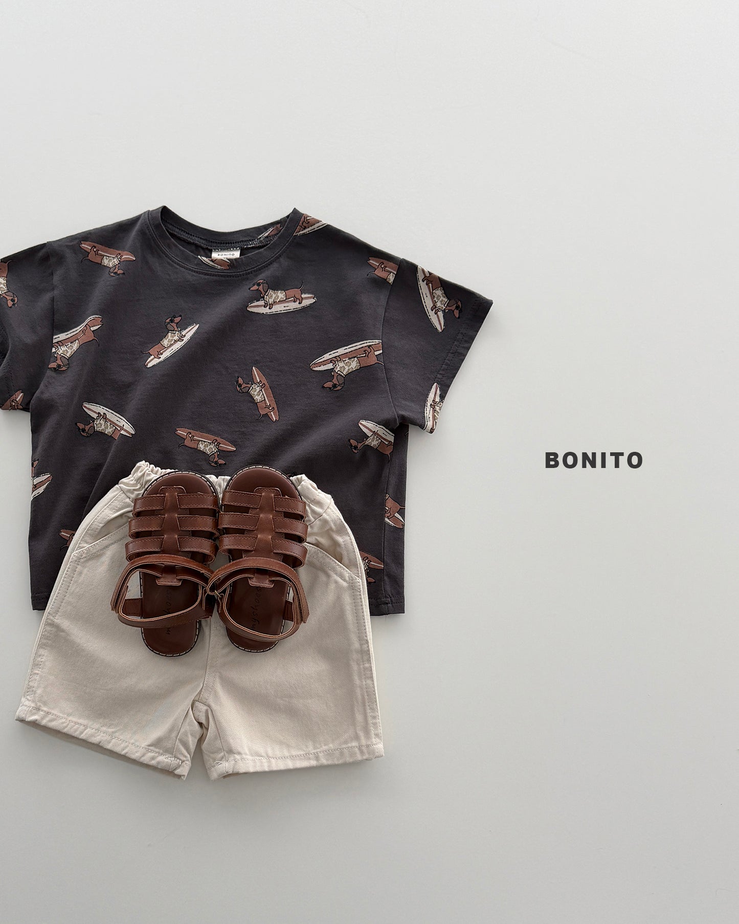 【PREORDER 4日間限定】36.surfing dog tee