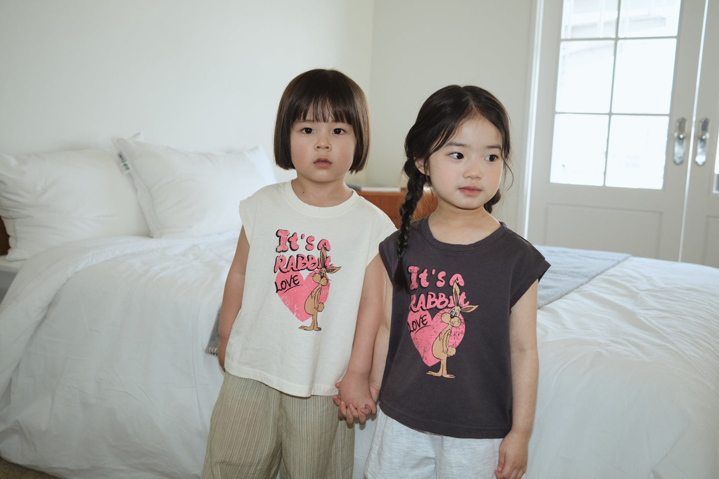 【PREORDER受付終了、ご希望はお問い合わせください。】63.Love Rabbit Sleeveless T-shirt