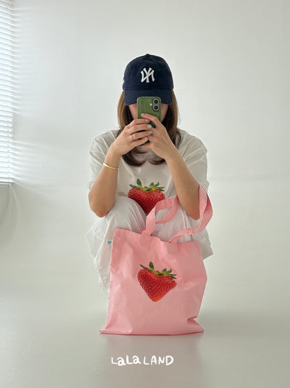 【PREORDER受付終了、ご希望はお問い合わせください。】84.Mom Berry Apple T-shirt