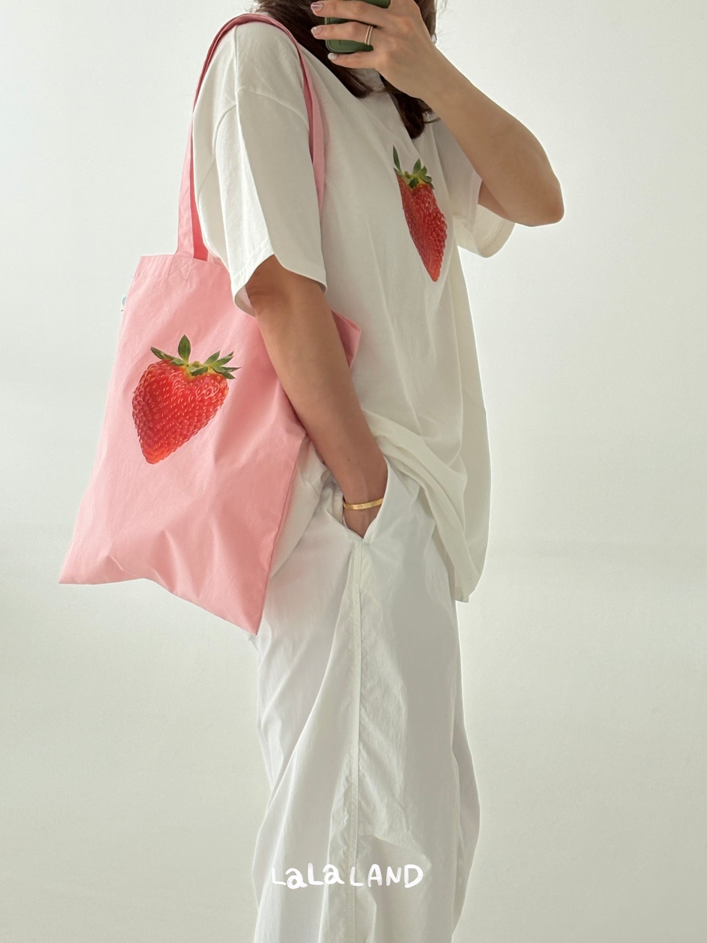【PREORDER受付終了、ご希望はお問い合わせください。】84.Mom Berry Apple T-shirt