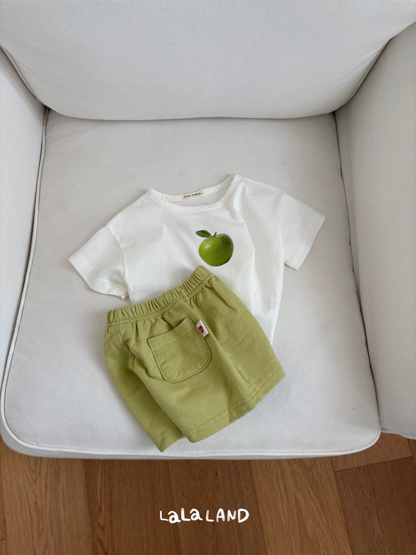 【PREORDER受付終了、ご希望はお問い合わせください。】27.Baby Berry Apple T-shirt