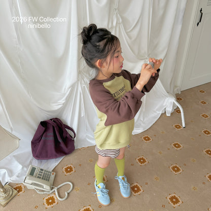 20.Little Raglan Sweatshirt
