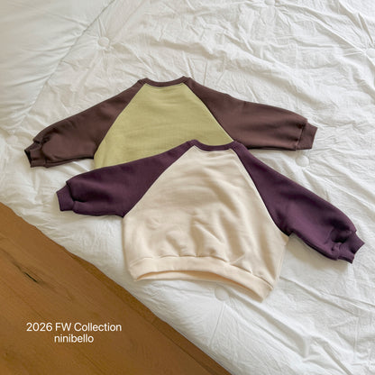 20.Little Raglan Sweatshirt