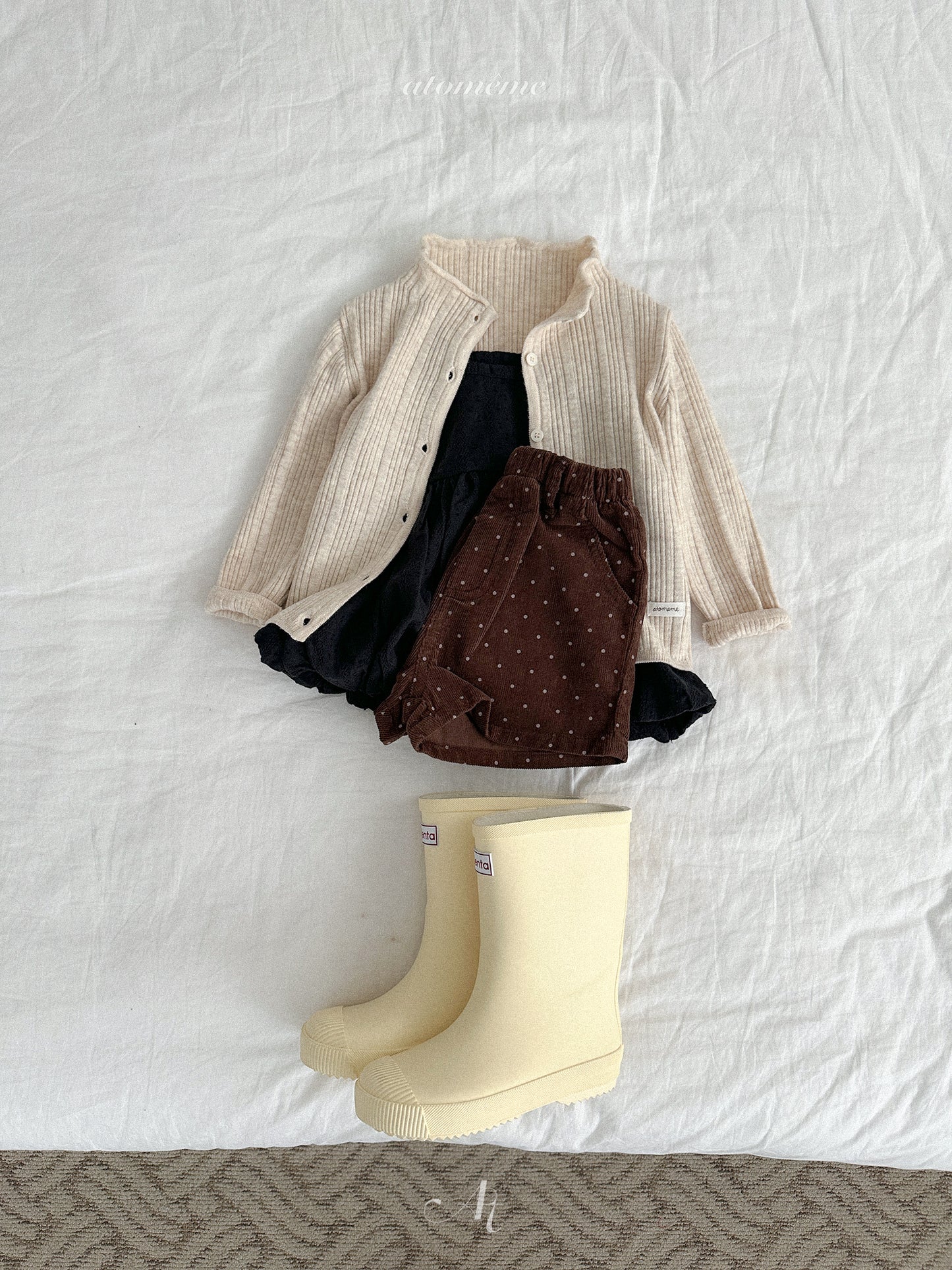 21.Dot Corduroy Pants