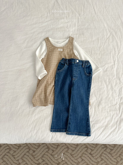 16.Berry Bootcut Denim