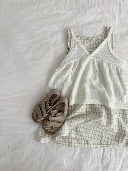 29.Clay Bustier