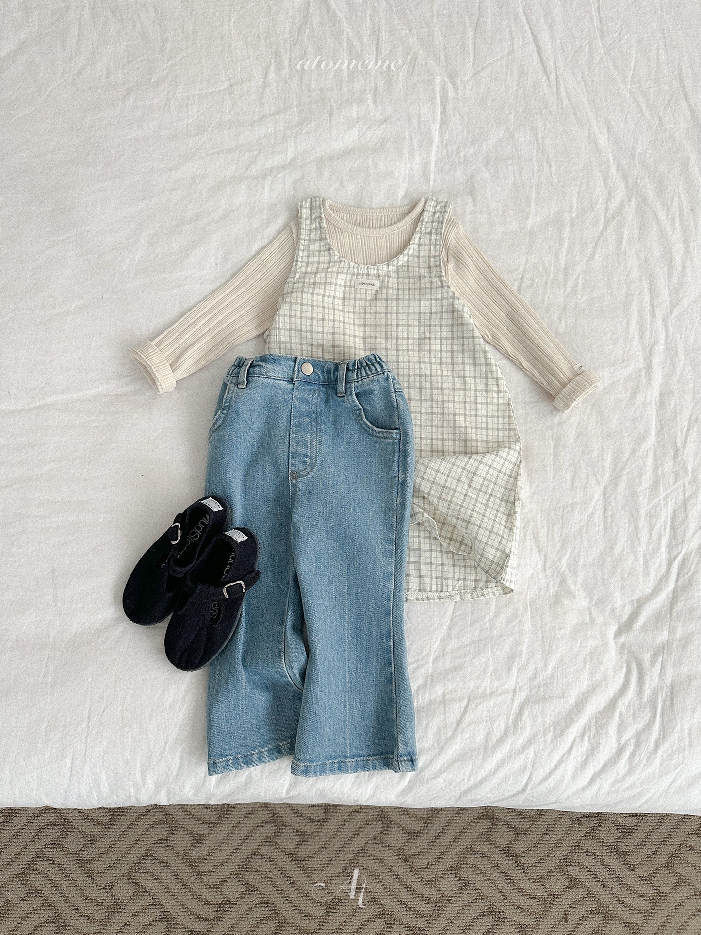 16.Berry Bootcut Denim