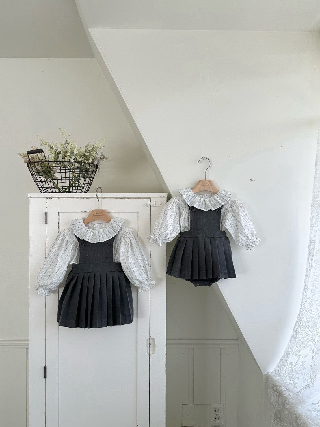 【PRE-ODER〆8.9(sun)】41. Louis Pleated Suspender Skirt | monbebe