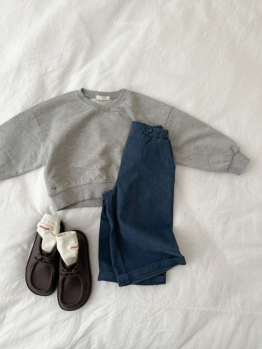 12.Low V-Neck Sweatshirt