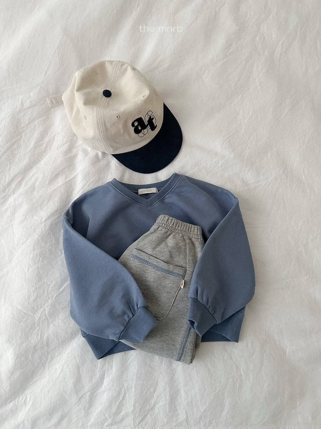 12.Low V-Neck Sweatshirt