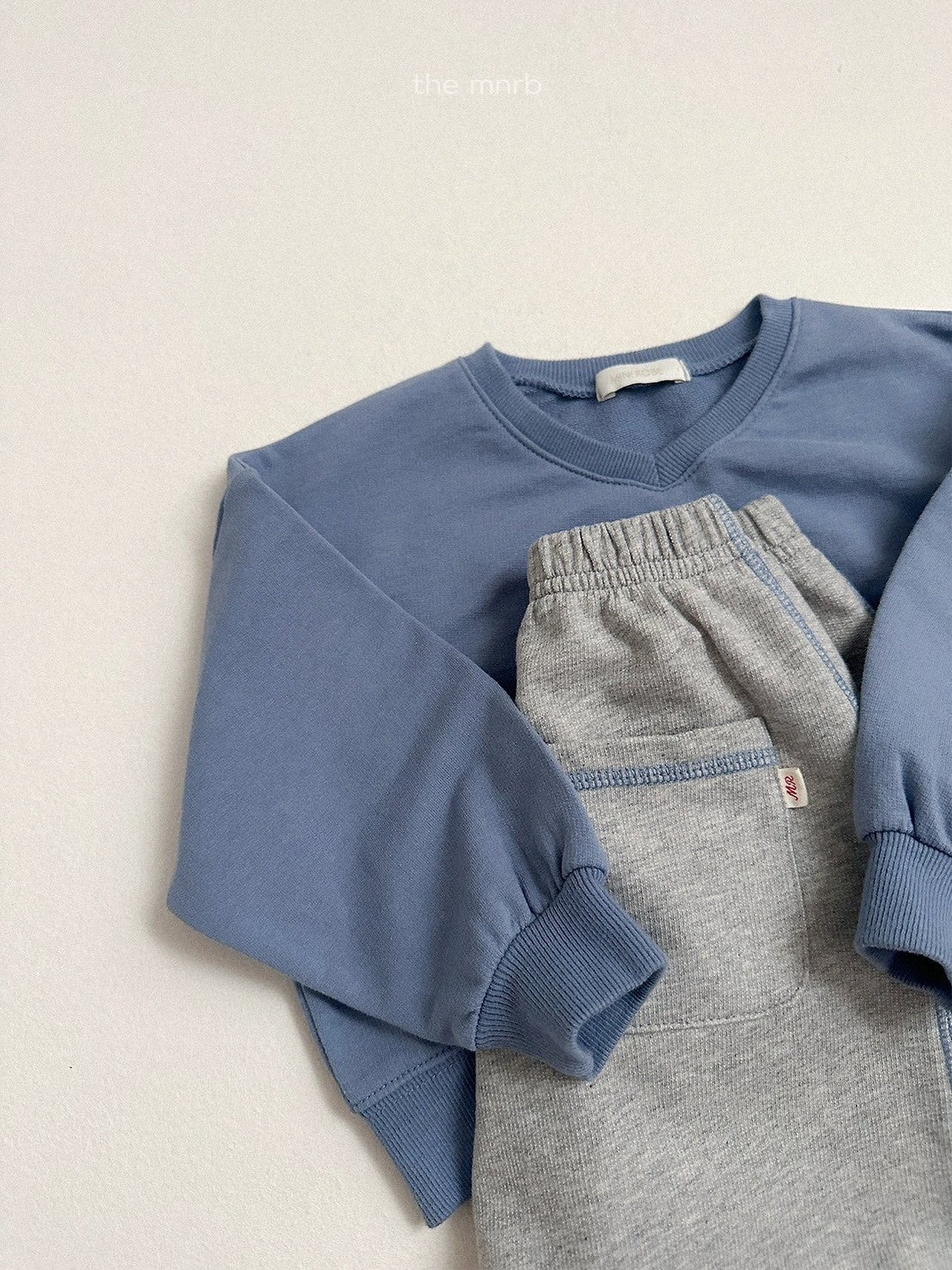 12.Low V-Neck Sweatshirt