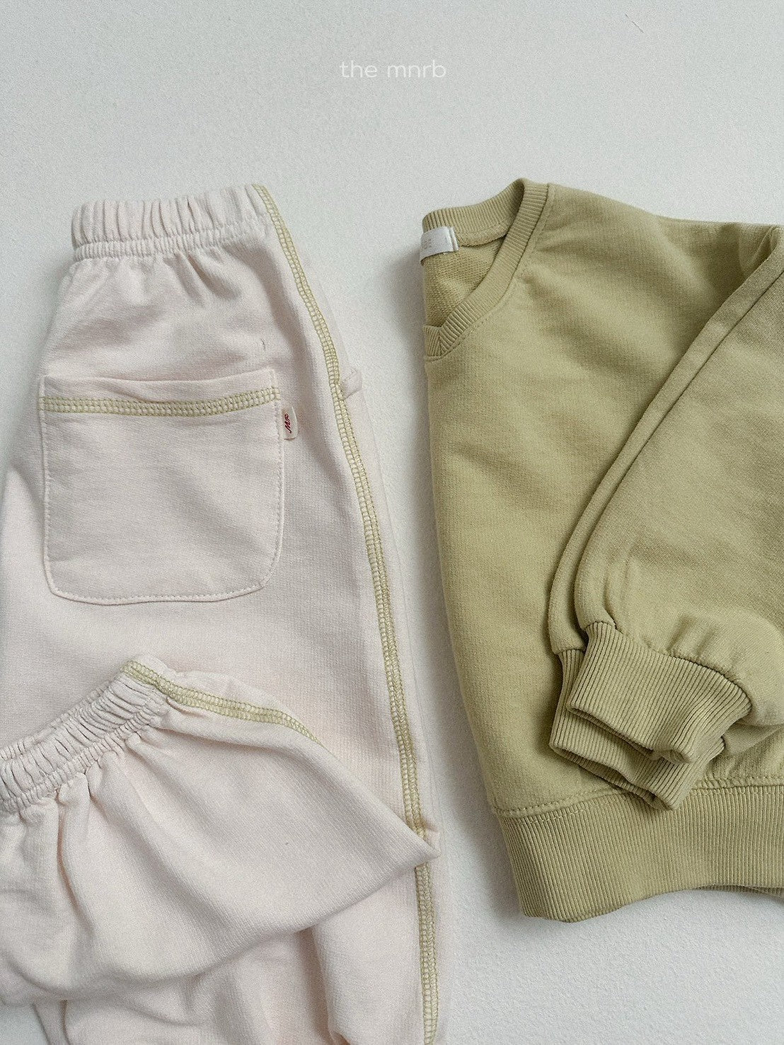 12.Low V-Neck Sweatshirt