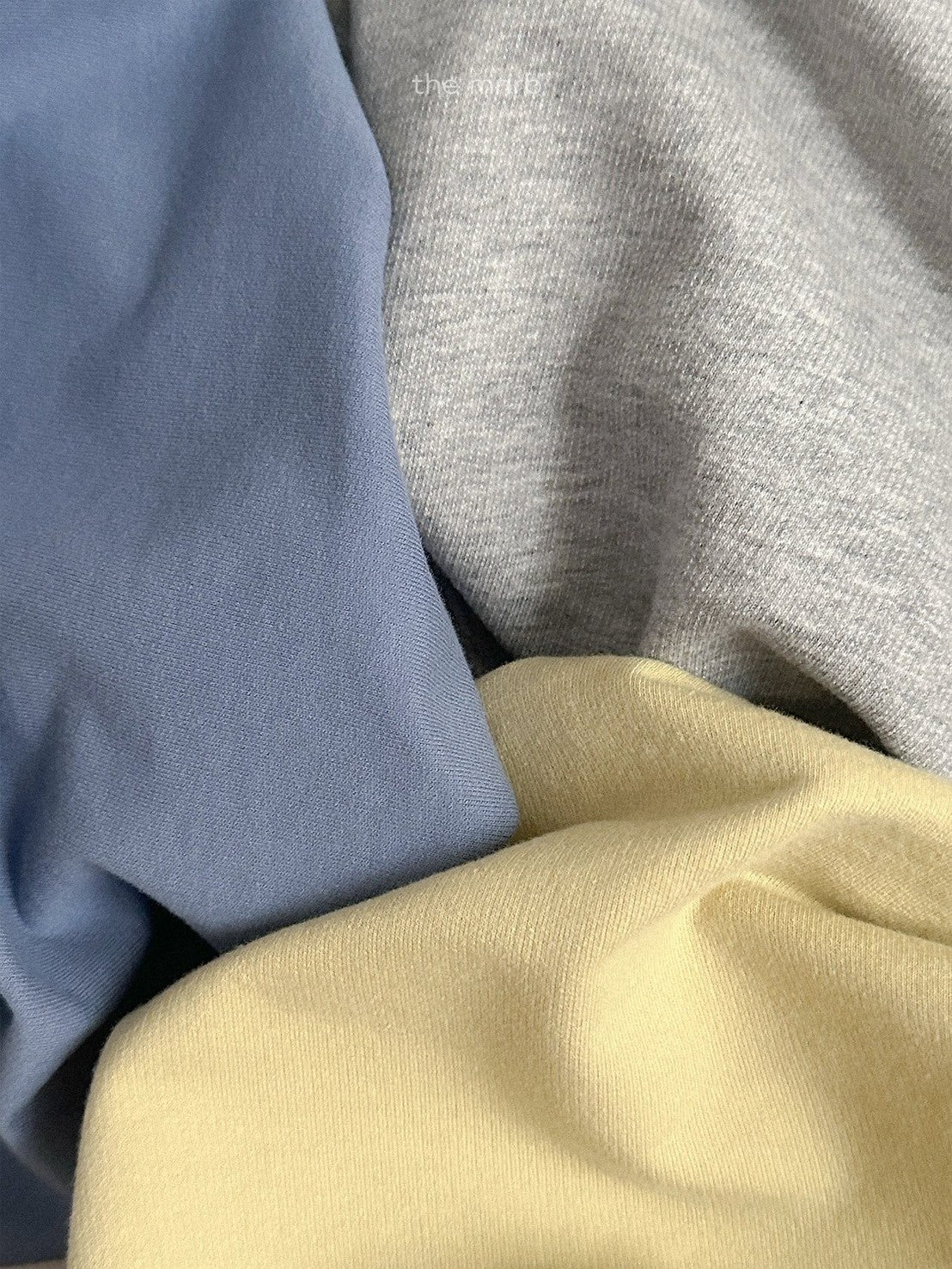 12.Low V-Neck Sweatshirt