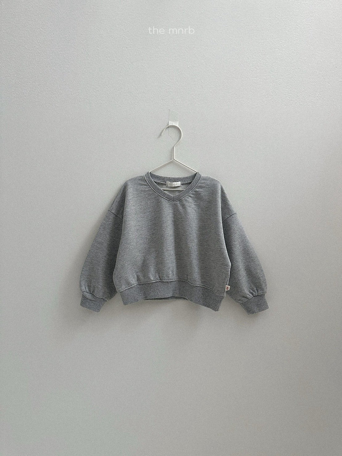 12.Low V-Neck Sweatshirt