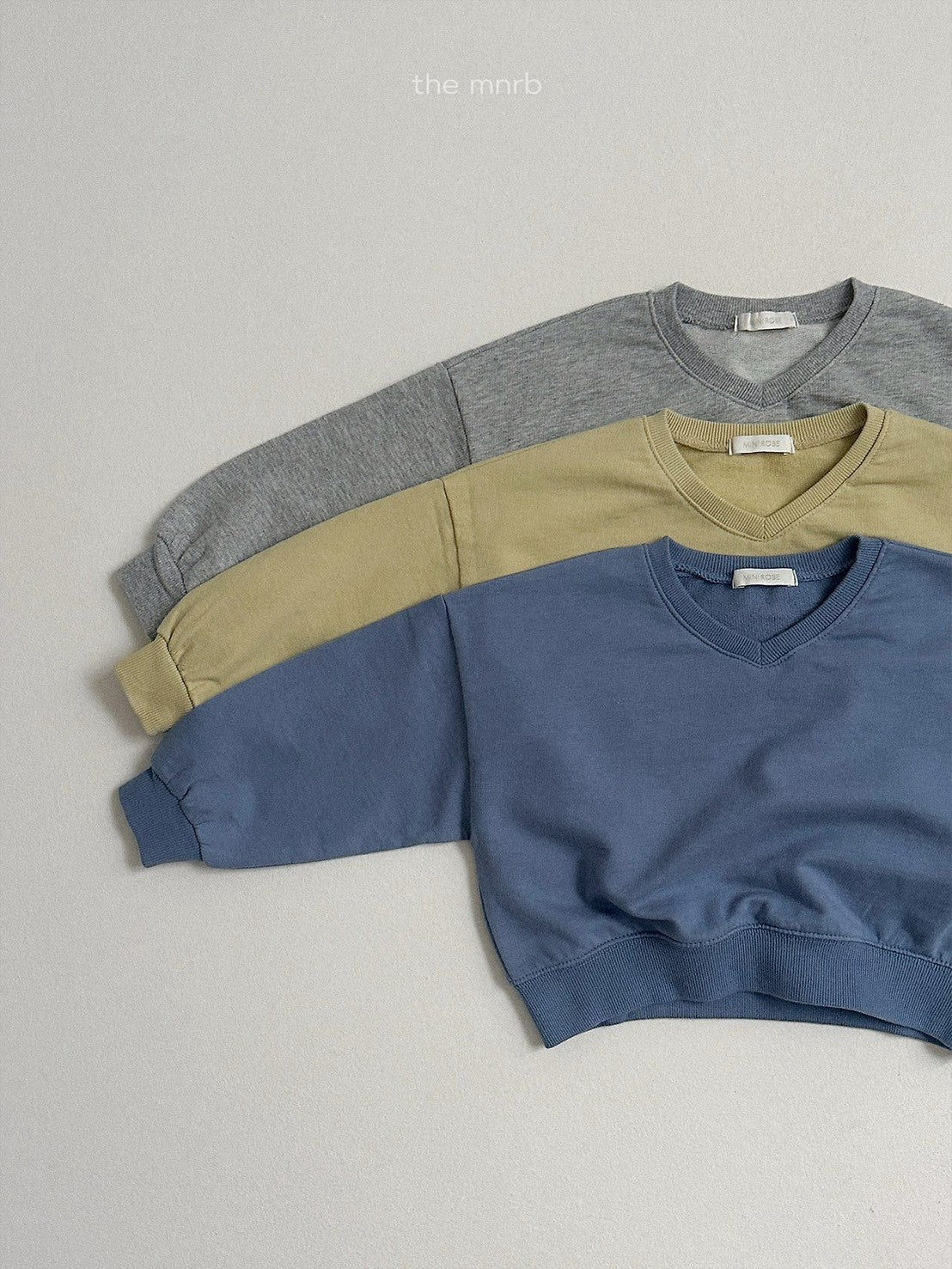 12.Low V-Neck Sweatshirt