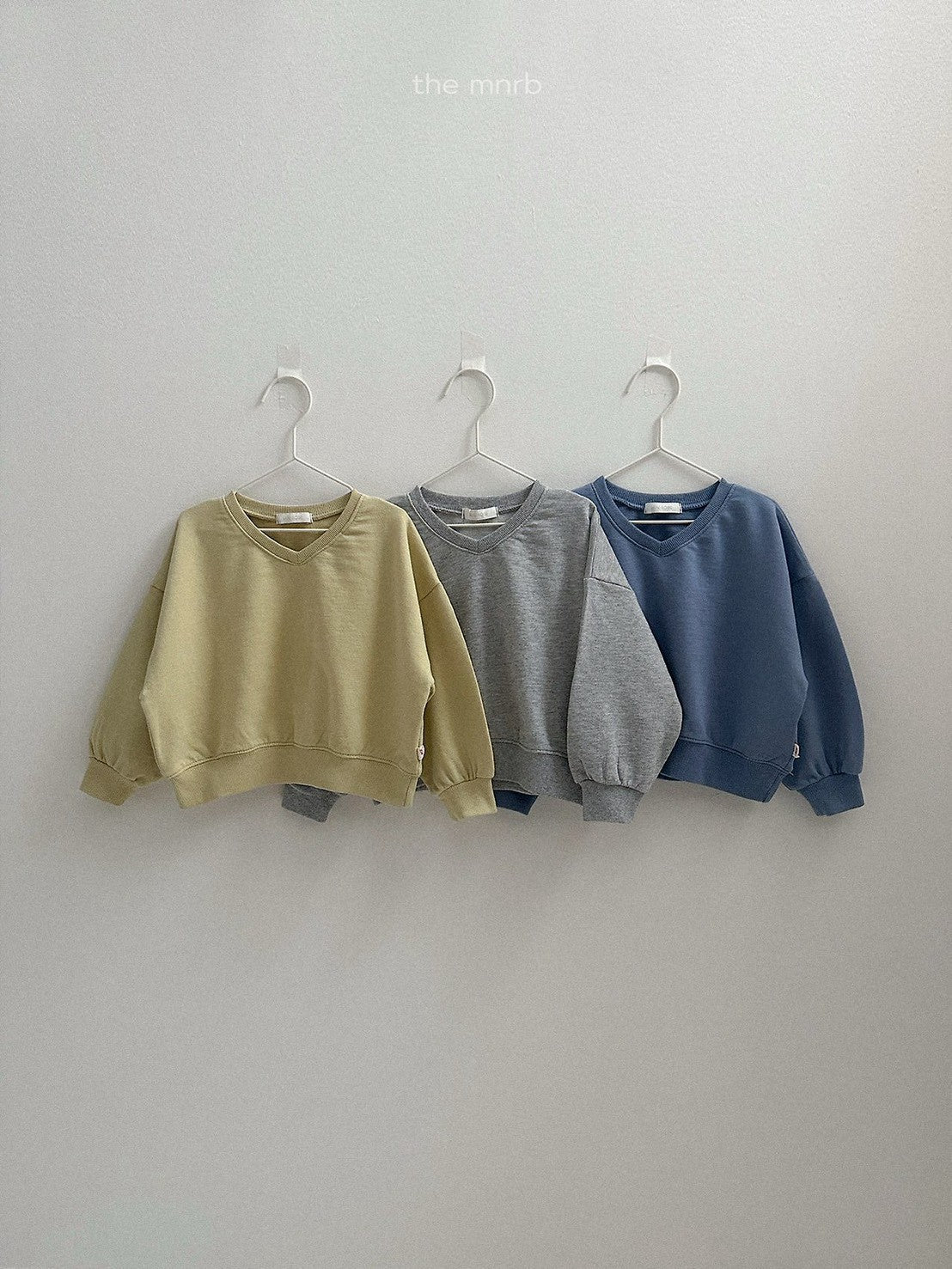 12.Low V-Neck Sweatshirt