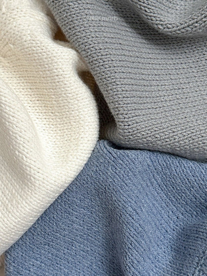 28.Emblem 3/4 Sleeve Knit Top