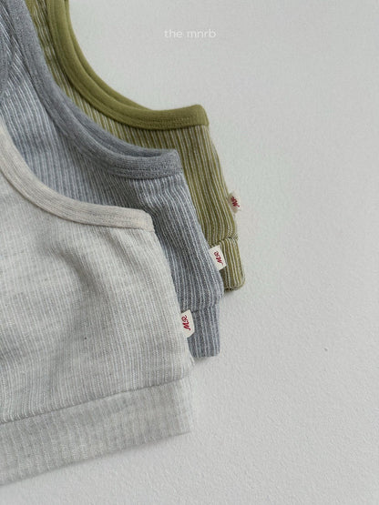 27.Etty Vest