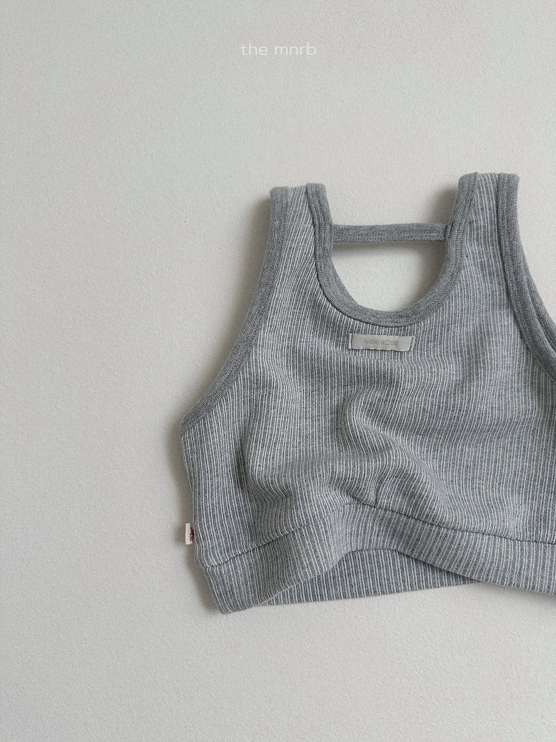 27.Etty Vest