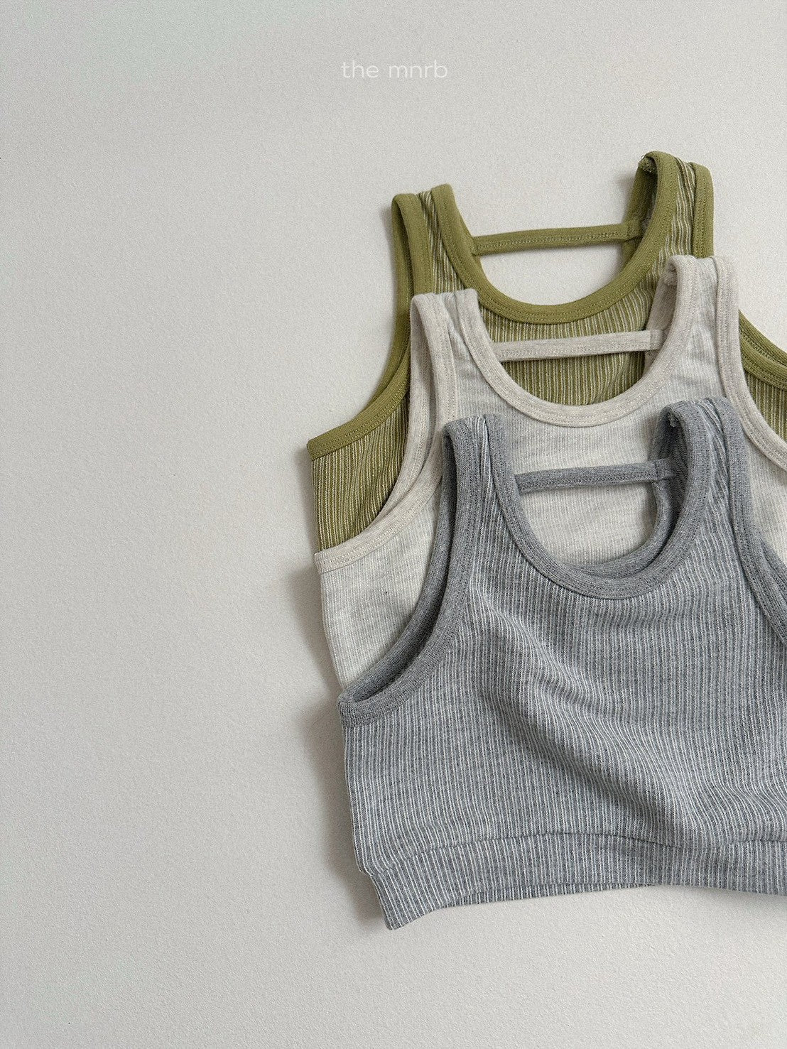 27.Etty Vest