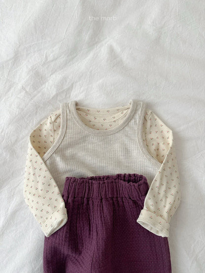 27.Etty Vest