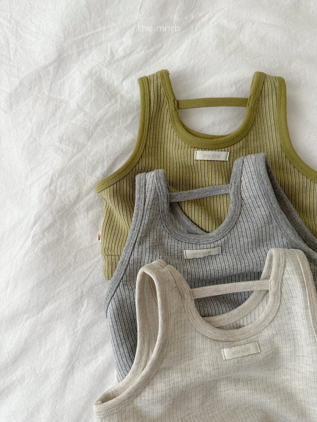 27.Etty Vest