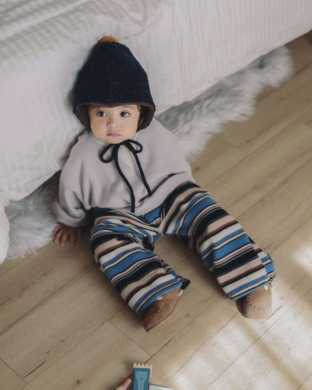 ［ONU］triangle neck sweatshirt