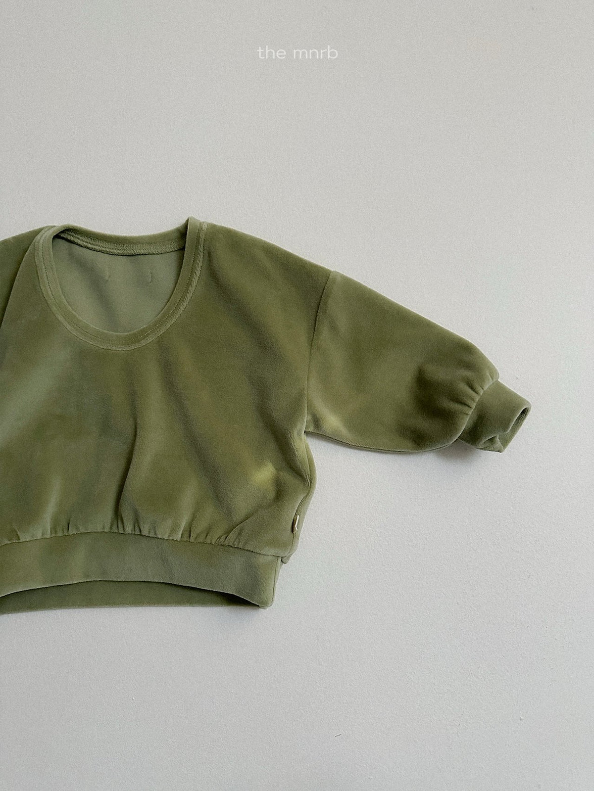 ［minirobe］velour u-neck sweatshirt
