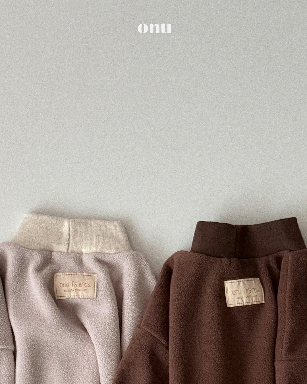 ［ONU］triangle neck sweatshirt