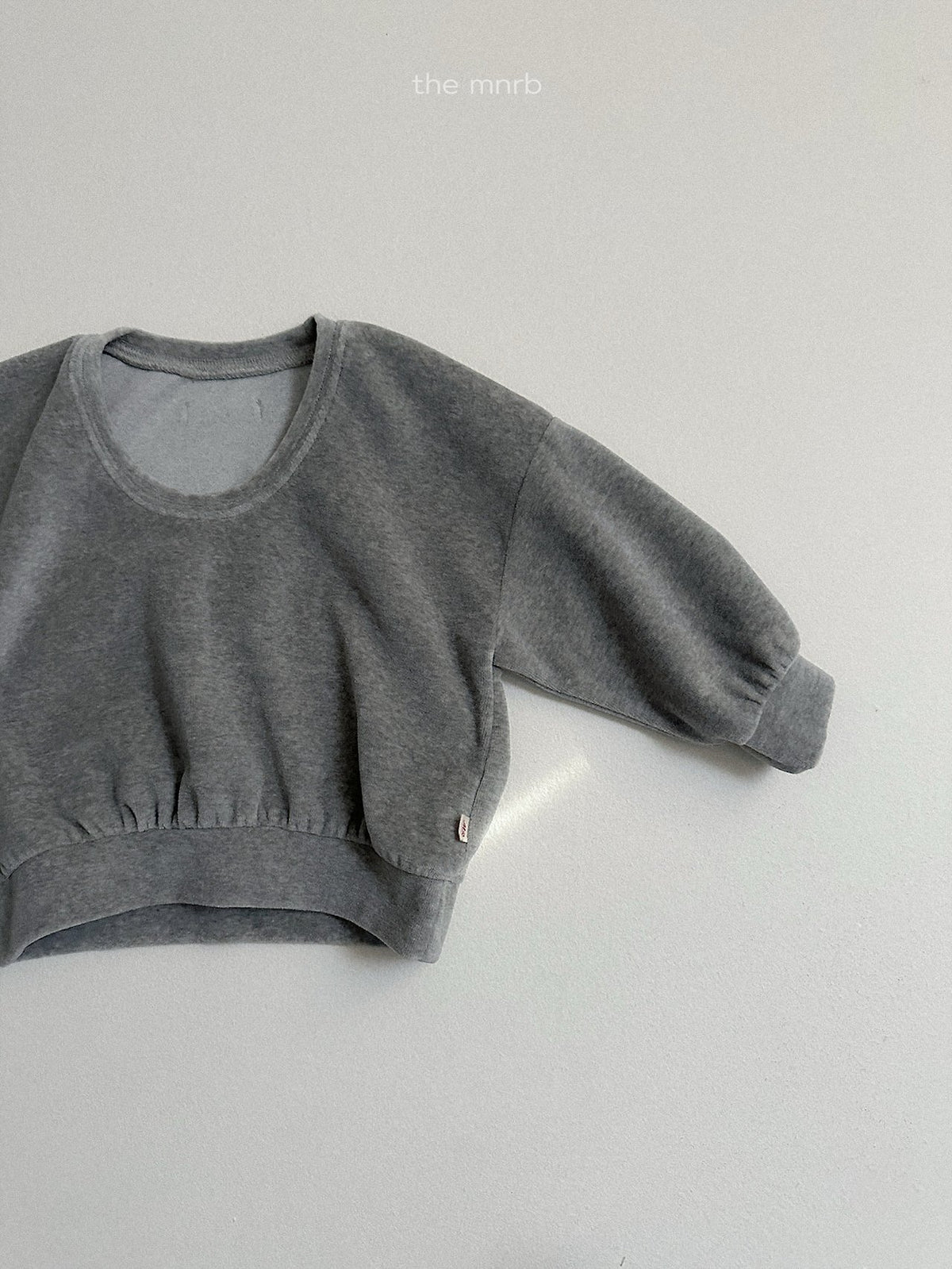 ［minirobe］velour u-neck sweatshirt