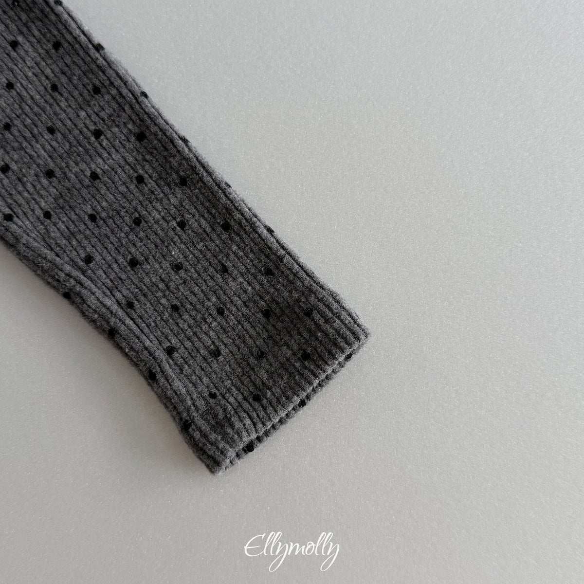 ［ellymolly］dot fleece mock neck tee