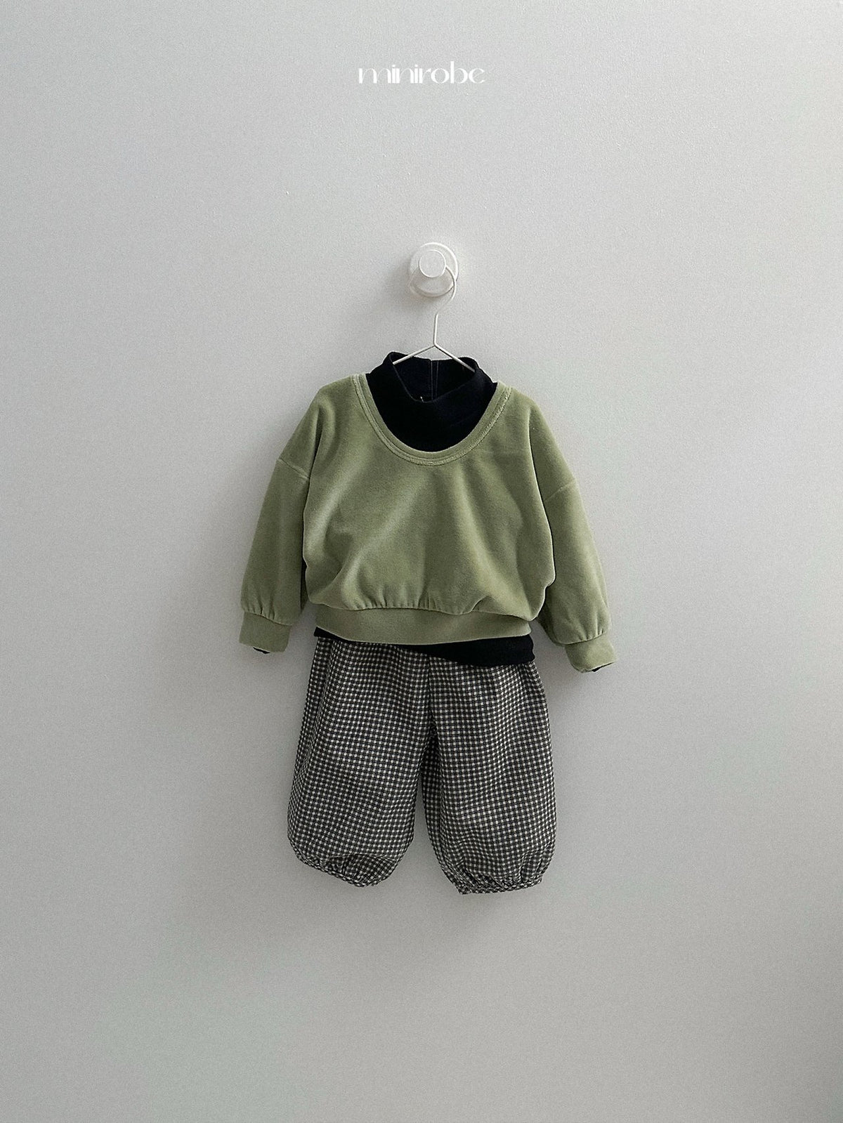 ［minirobe］velour u-neck sweatshirt