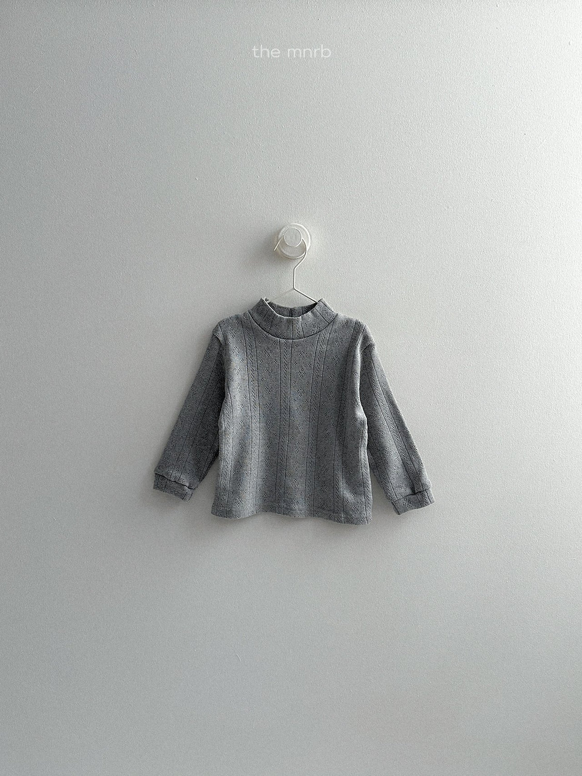 ［minirobe］eyelet turtleneck tee