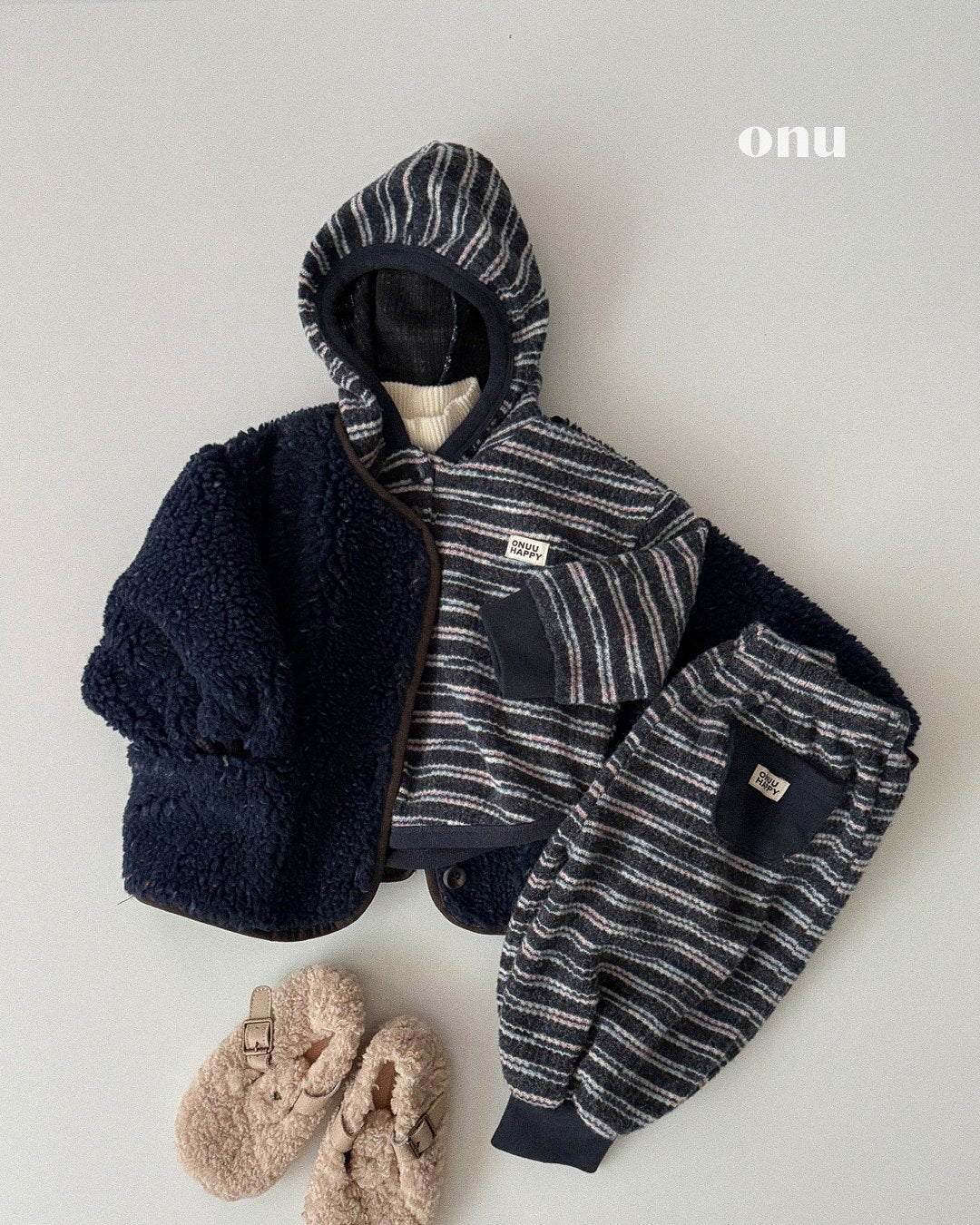［ONU］fluffy hood Tops